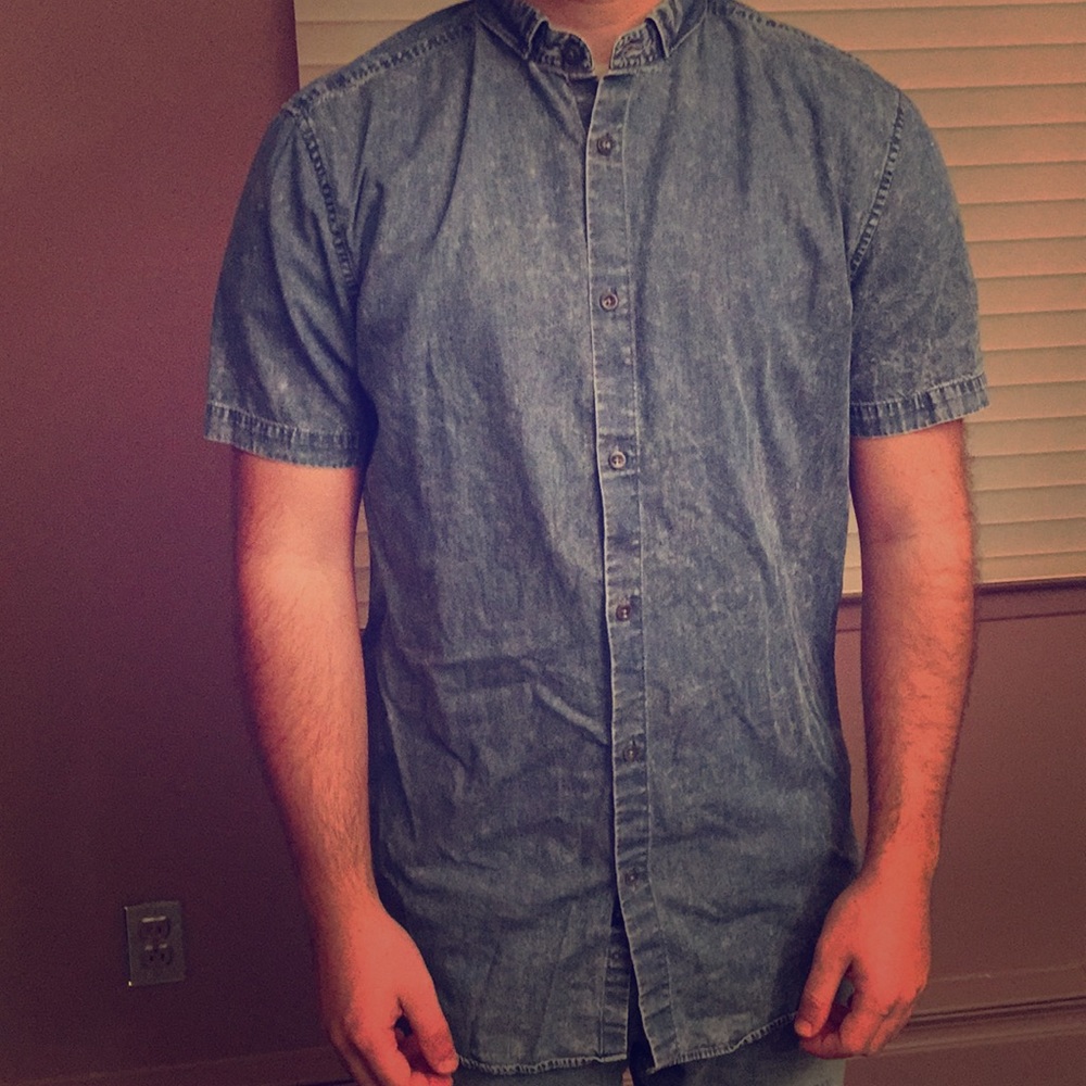 Like new shirt sleeve denim button down